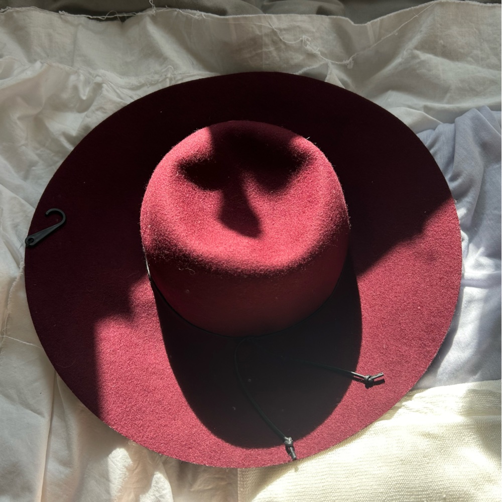 burgundy floppy hat (f21)